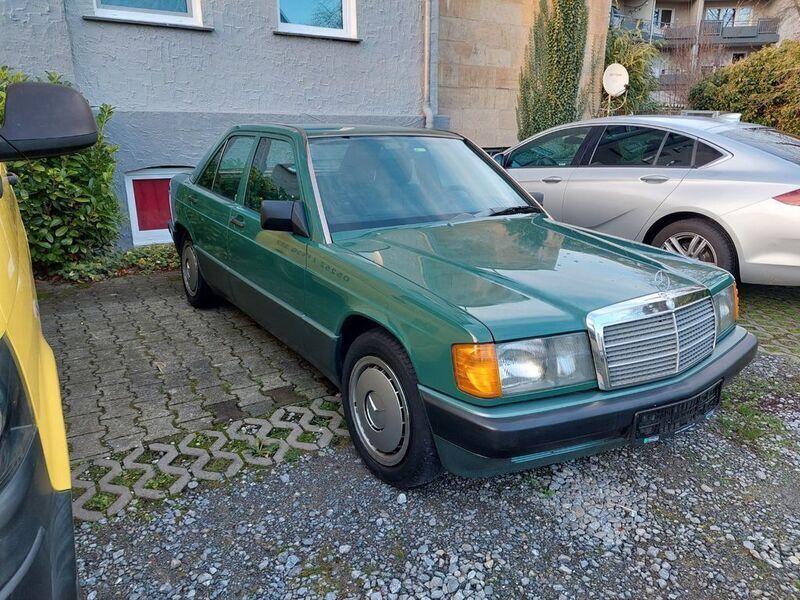 Grün Gebraucht 1990 Mercedes 190 Limousine | 6.450 € - Bild 1/4