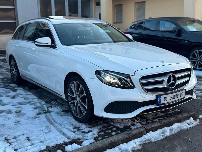 Gebraucht Mercedes E220 194 PS (142 kW) 2016 Weiß Limousine