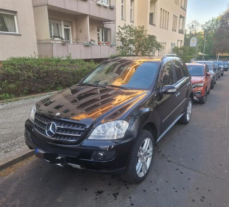 Second-hand Mercedes ML280 190 CP (139 kW) 2007 Negru SUV