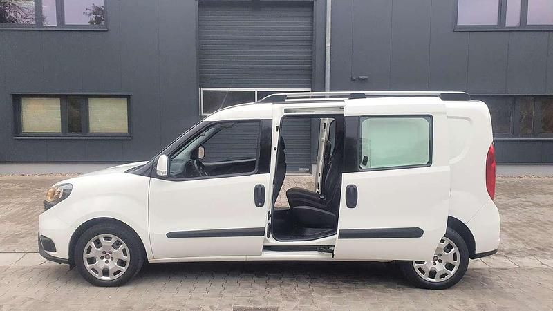 Colore esterno (weiß) Gebraucht 2020 Fiat Doblò Van / Kleinbus | 13.700 € (Teuer) - Bild 1/4