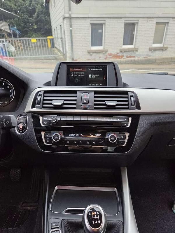 Weiß Gebraucht 2017 BMW 118 Sport Line Kleinwagen | 12.000 € (Guter Preis) - Bild 1/3