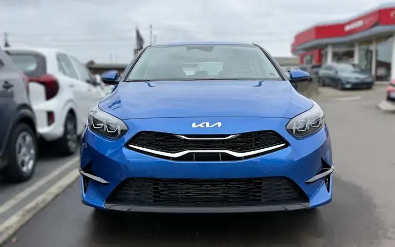 Gebraucht Kia Ceed Spirit 140 PS (102 kW) 2025 Blau Kleinwagen