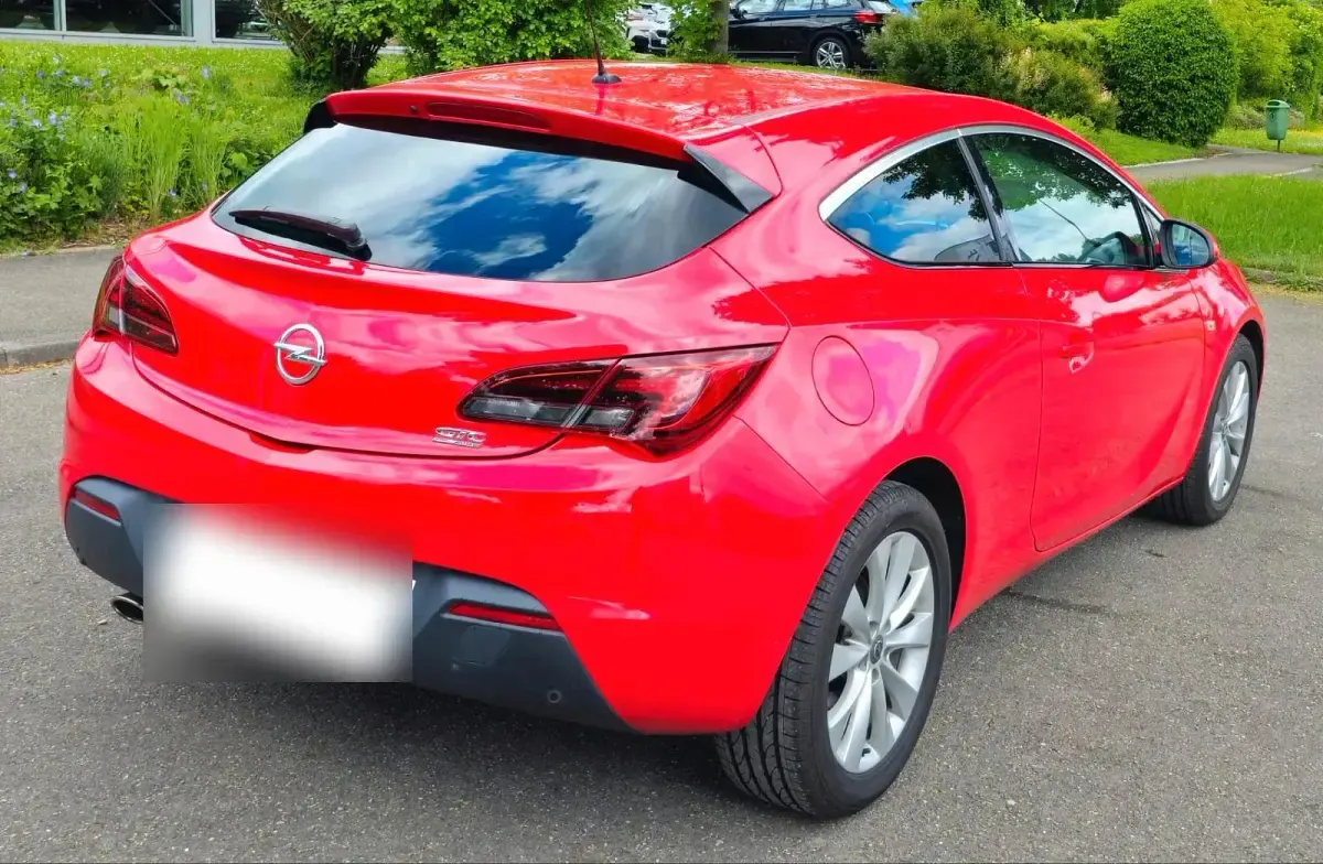 Używany Opel Astra GTC 140 KM (102 kW) 2012 Czerwony Coupe