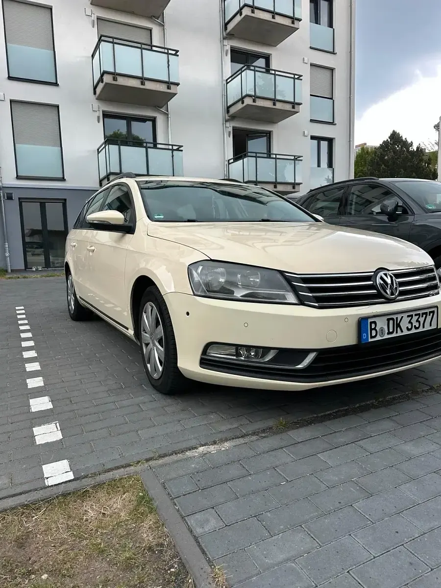 Gebraucht VW Passat 140 PS (102 kW) 2012 Gelb Kombi