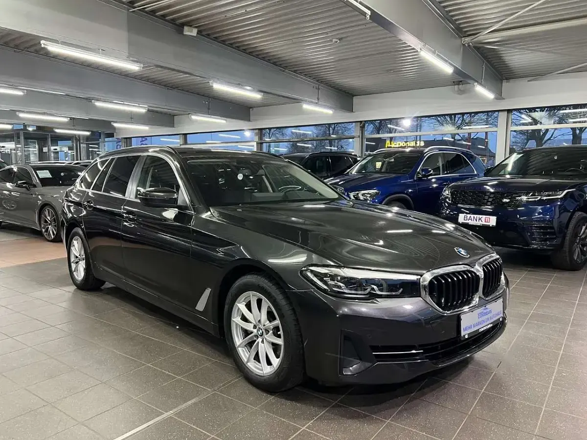 Używany BMW 520 190 KM (139 kW) 2023 Szary Kombi