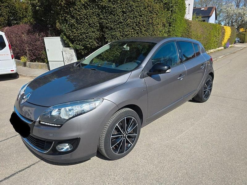 Grau Gebraucht 2013 Renault Mégane III Bose Edition Limousine | 5.750 € (Fairer Preis) - Bild 1/4