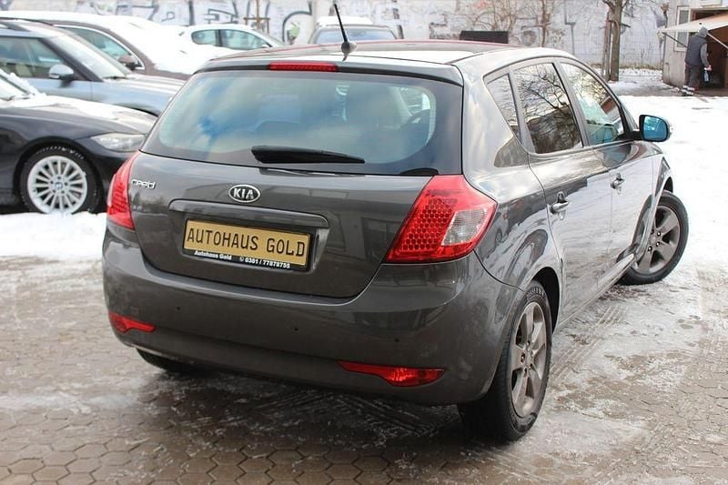 Gebraucht Kia Ceed Spirit 125 PS (91 kW) 2010 Kleinwagen