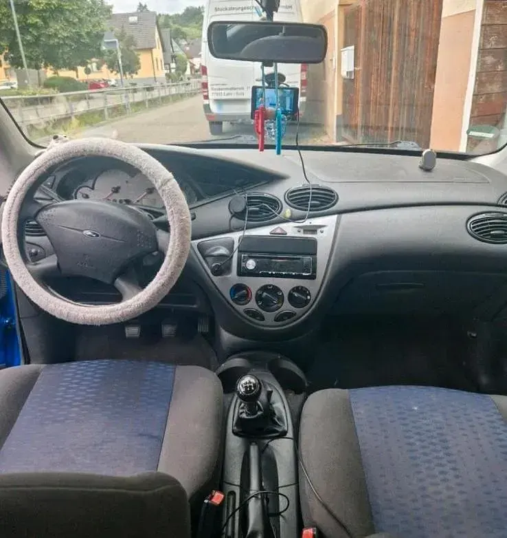 Gebraucht Ford Focus 100 PS (73 kW) 2003 Blau Kleinwagen