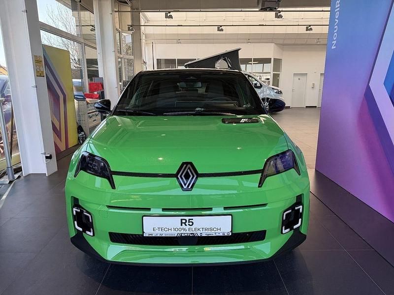 Neu Renault 5 E-Tech Urban 77 kW (106 PS) 2026 Grün Limousine