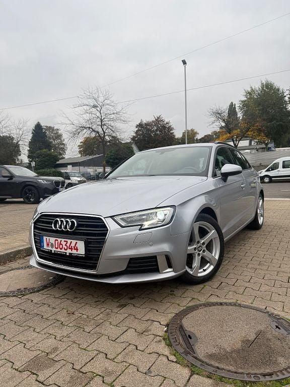 Silber Gebraucht 2017 Audi A3 Sportback Sport Limousine | 14.990 € (Guter Preis) - Bild 1/4