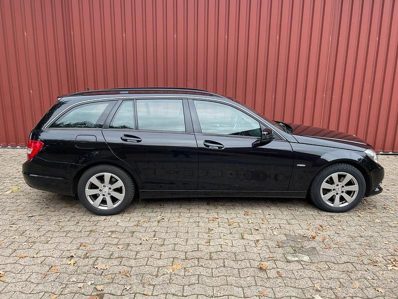 Gebraucht Mercedes C220 Elegance 170 PS (125 kW) 2012 Schwarz Kombi