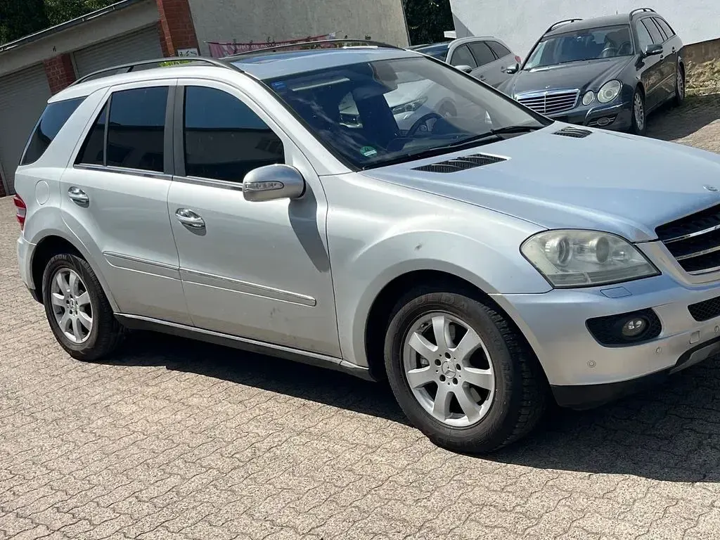 Gebraucht Mercedes ML320 224 PS (164 kW) 2006 Silber SUV