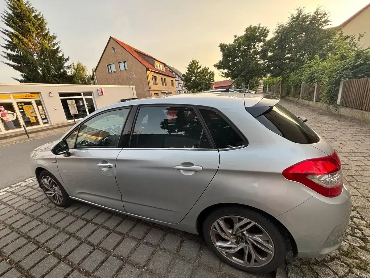 Gebraucht Citroën C4 Exclusive 120 PS (88 kW) 2012 Grau Limousine
