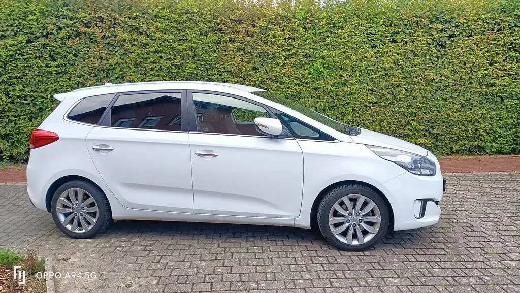 Gebraucht Kia Carens Spirit 141 PS (103 kW) 2015 Weiß Van / Kleinbus