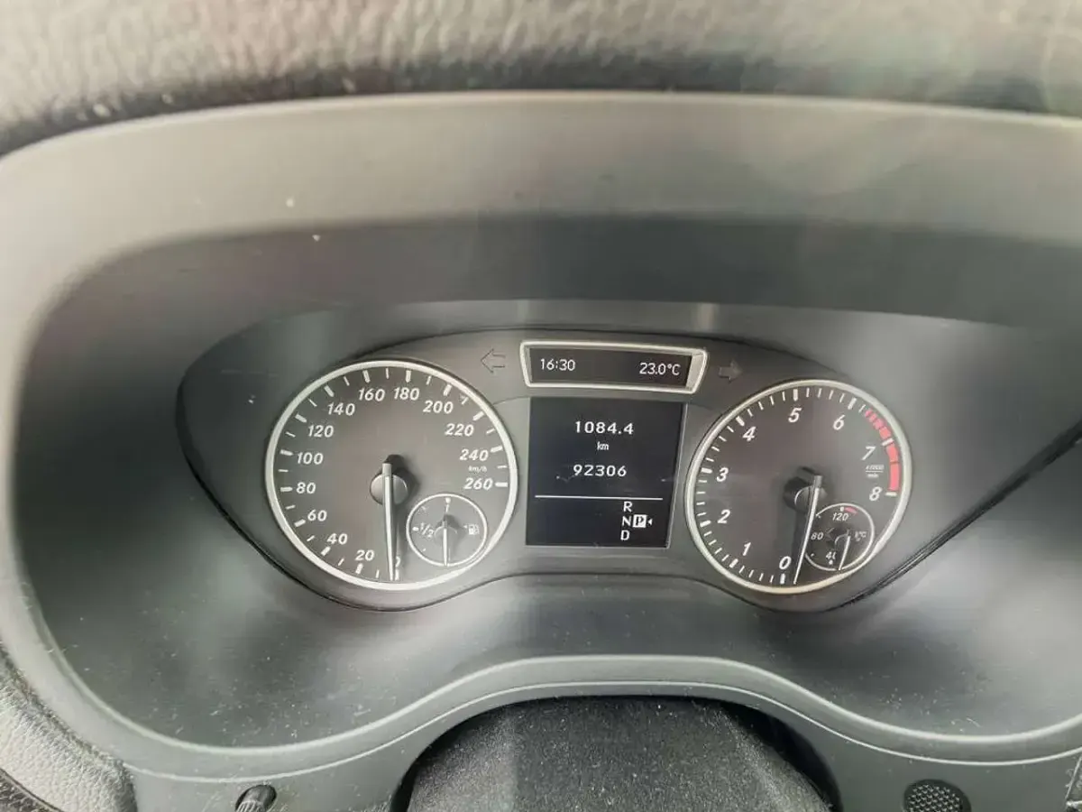 Gebraucht Mercedes B200 156 PS (114 kW) 2012 Grau Kleinwagen