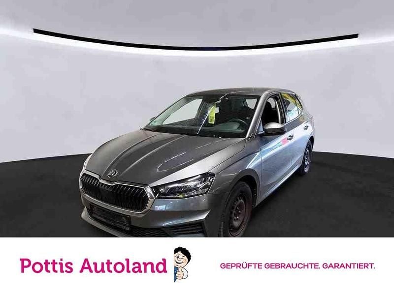 Grau Gebraucht 2023 Skoda Fabia Selection Limousine | 15.777 € (Guter Preis) - Bild 1/3