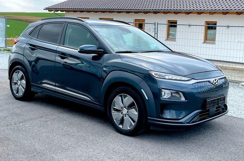 Grau Gebraucht 2019 Hyundai Kona Premium SUV | 16.990 € (Guter Preis) - Bild 1/4