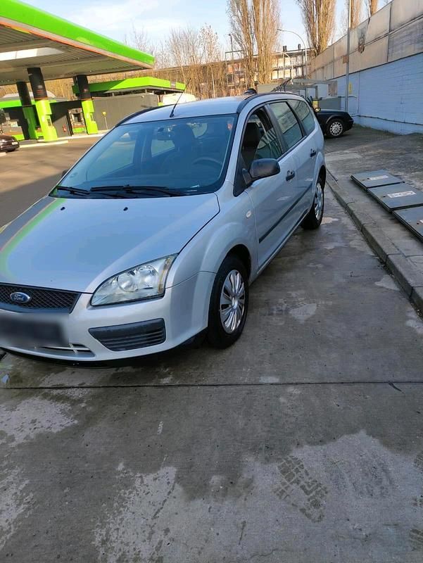 Gebraucht Ford Focus 105 PS (77 kW) 2005 Grau Kombi