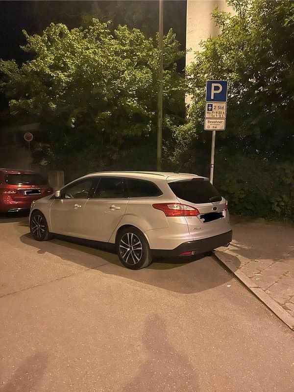 Silber Gebraucht 2011 Ford Focus Titanium Kombi | 2.750 € (Superpreis) - Bild 1/4