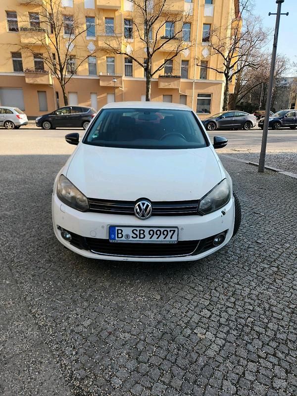 Gebraucht VW Golf VI 80 PS (58 kW) 2011 Weiß Kleinwagen