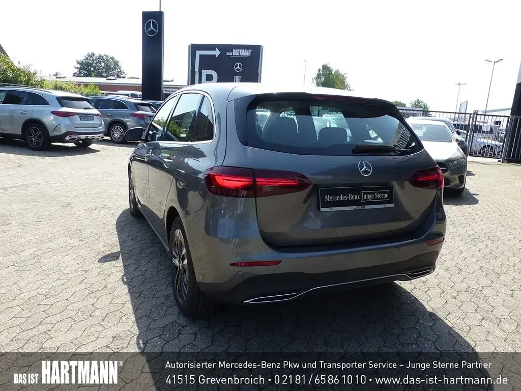 Gebraucht Mercedes B180 Progressive 136 PS (100 kW) 2025 Metalliclack mountaingrau Van / Kleinbus