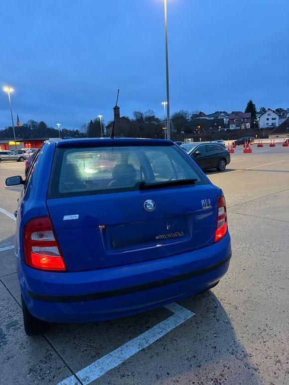 Blau Gebraucht 2002 Skoda Fabia Comfort Kombi | 999 € (Guter Preis) - Bild 1/4