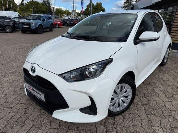 Weiß Gebraucht 2022 Toyota Yaris Hybrid Comfort Kleinwagen | 16.990 € (Guter Preis) - Bild 1/4