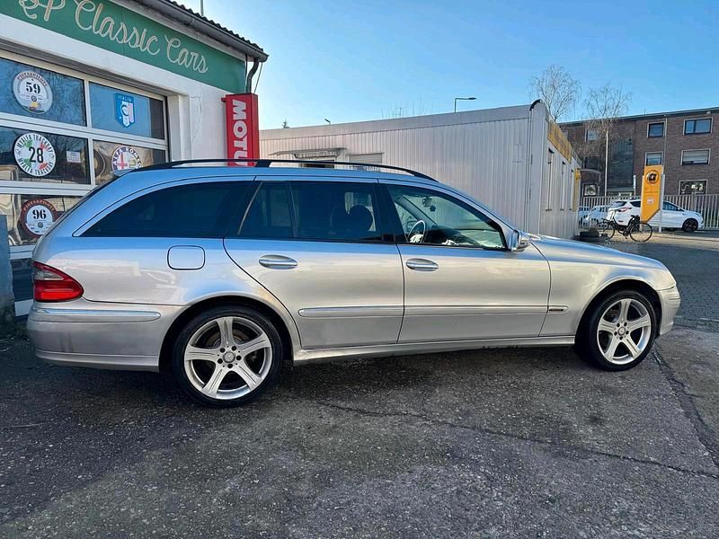 Gebraucht Mercedes E220 170 PS (125 kW) 2007 Silber Kombi