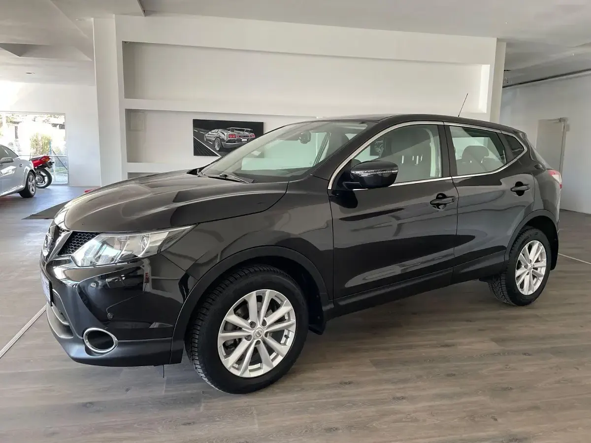 Gebraucht Nissan Qashqai 131 PS (96 kW) 2017 Schwarz SUV