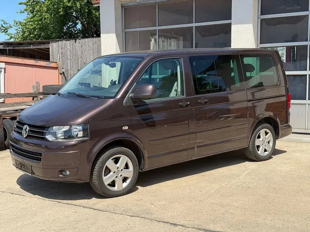 Gebraucht VW Multivan Comfortline 179 PS (131 kW) 2012 Samoa/dark wood Van / Kleinbus