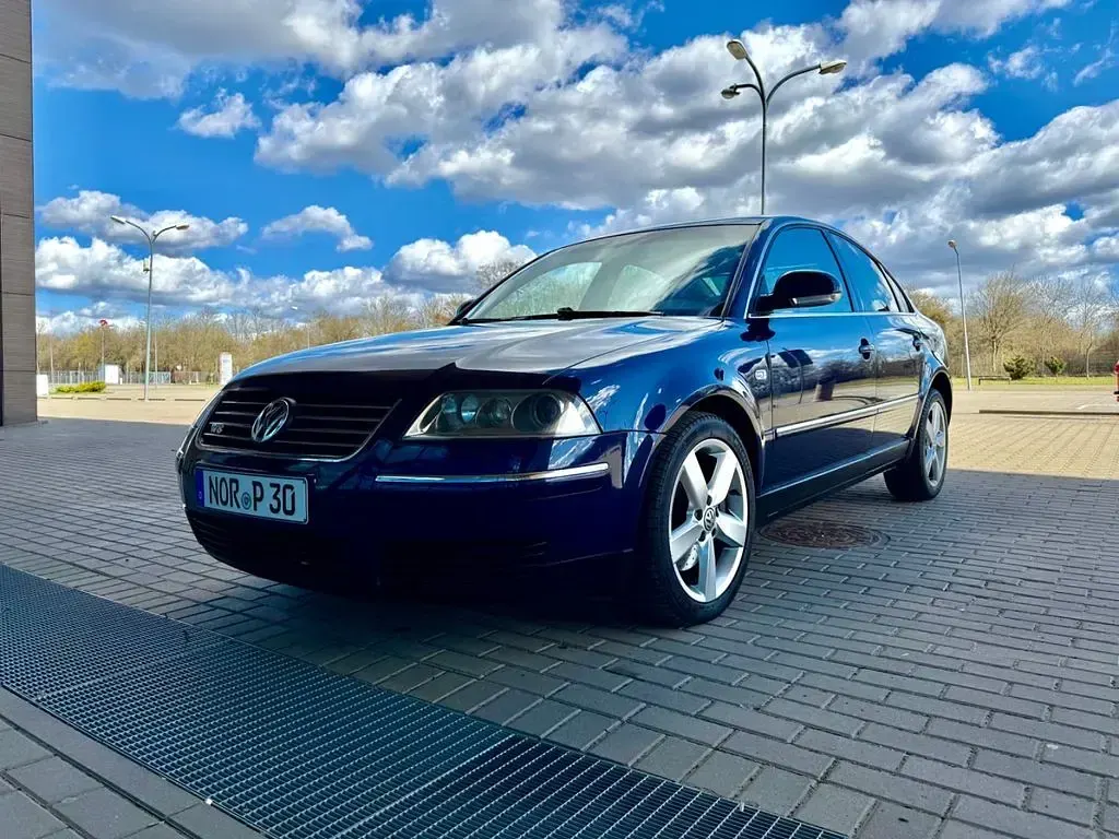 Usata VW Passat 275 CV (202 kW) 2004 Blu Berlina