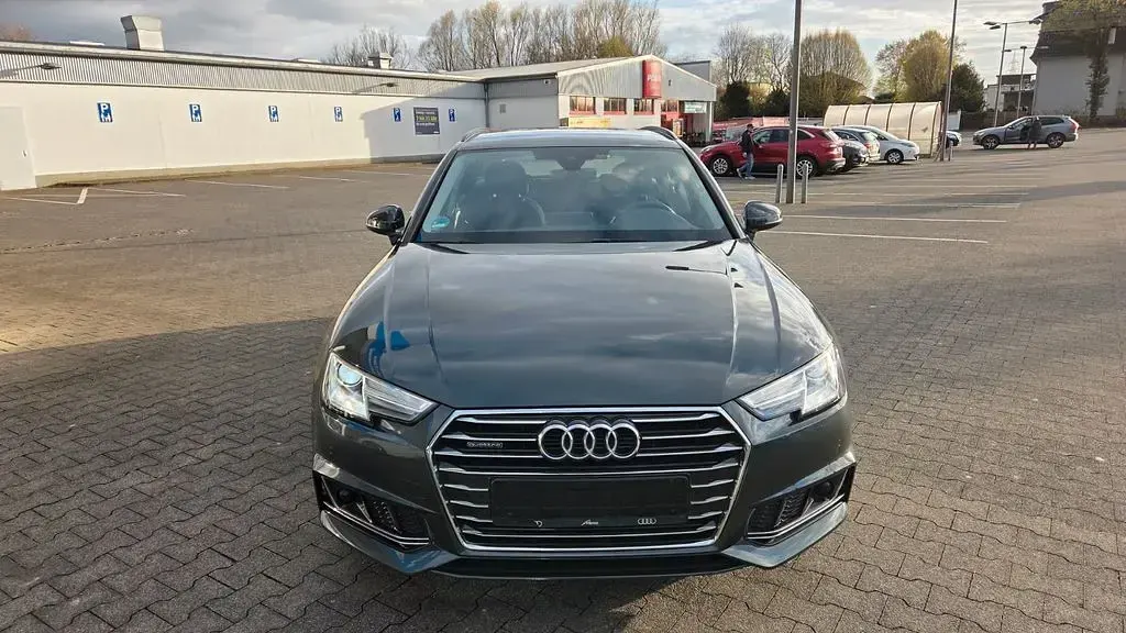 Gebraucht Audi A4 Sport 190 PS (139 kW) 2019 Grau Limousine