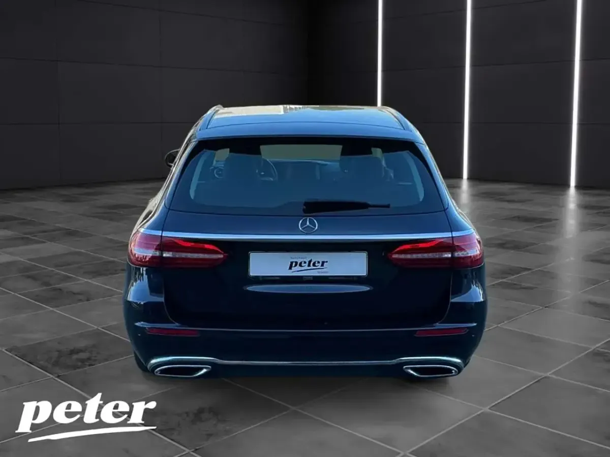 Gebraucht Mercedes E220 Avantgarde 200 PS (147 kW) 2023 Blau Kombi