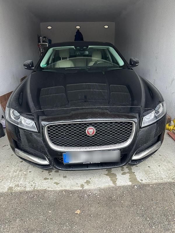 Gebraucht 2017 Jaguar XF Limousine | 6.800 € - Bild 1/4