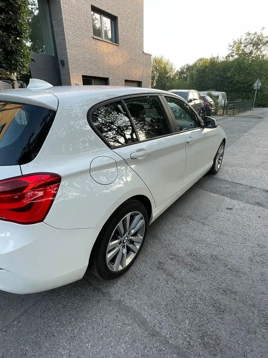 Gebraucht BMW 118 Sport Line 136 PS (100 kW) 2019 Weiß Limousine