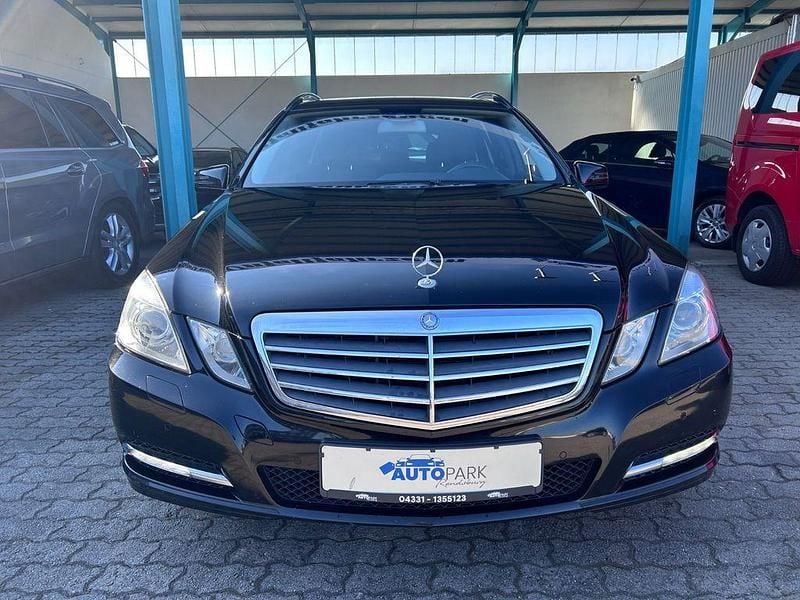 Gebraucht Mercedes E220 170 PS (125 kW) 2012 Schwarz Kombi