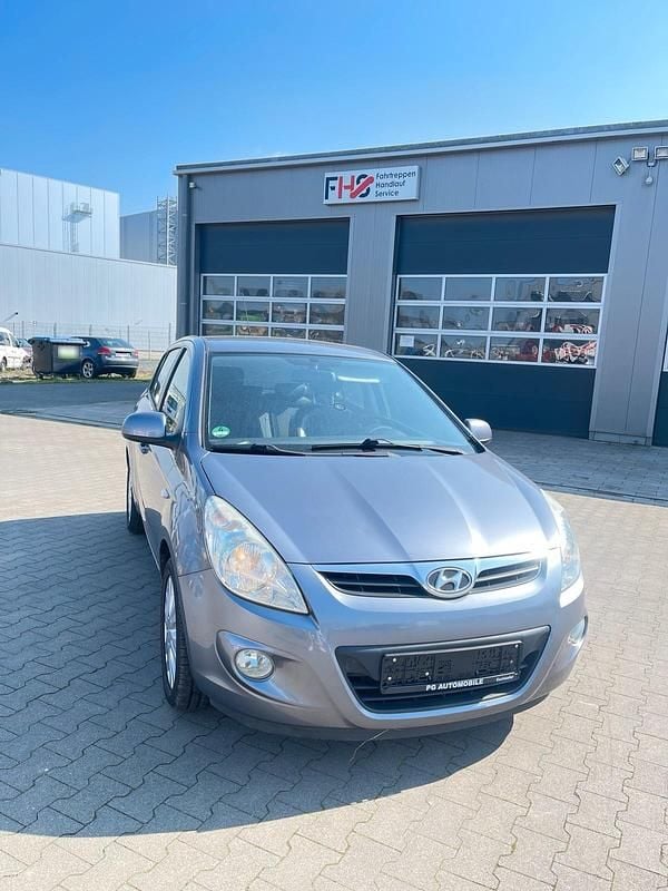 Gebraucht Hyundai i20 75 PS (55 kW) 2009 Grau Kleinwagen