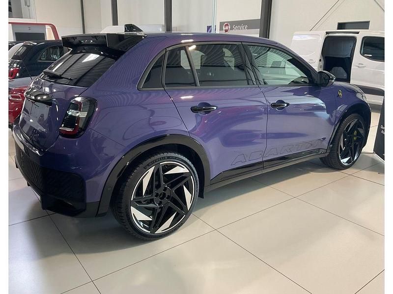 Nowe Abarth 600e Scorpionissima 206 kW (281 KM) 2025 Purpurowy SUV
