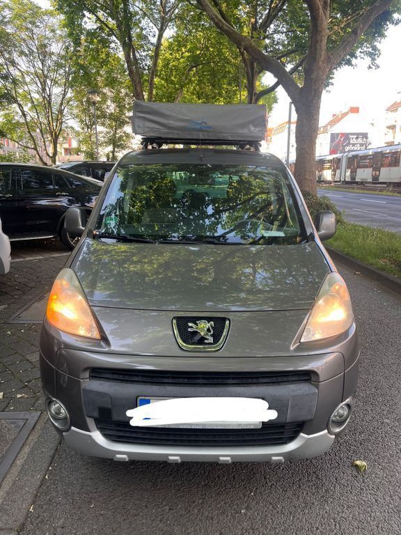 Grau Gebraucht 2011 Peugeot Partner Tepee Family Van / Kleinbus | 5.250 € (Fairer Preis) - Bild 1/4