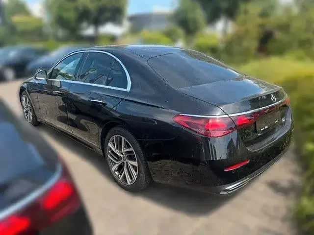 Gebraucht Mercedes E220 Advanced Plus 197 PS (144 kW) 2025 Obsidianschwarz  metalliclack Limousine