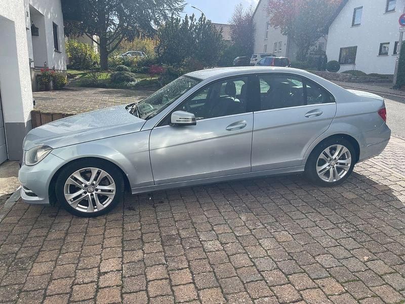 Silber Gebraucht 2013 Mercedes C200 Avantgarde Limousine | 11.400 € (Fairer Preis) - Bild 1/4