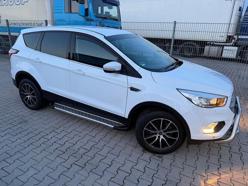 Gebraucht Ford Kuga Trend 120 PS (88 kW) 2019 Weiß SUV