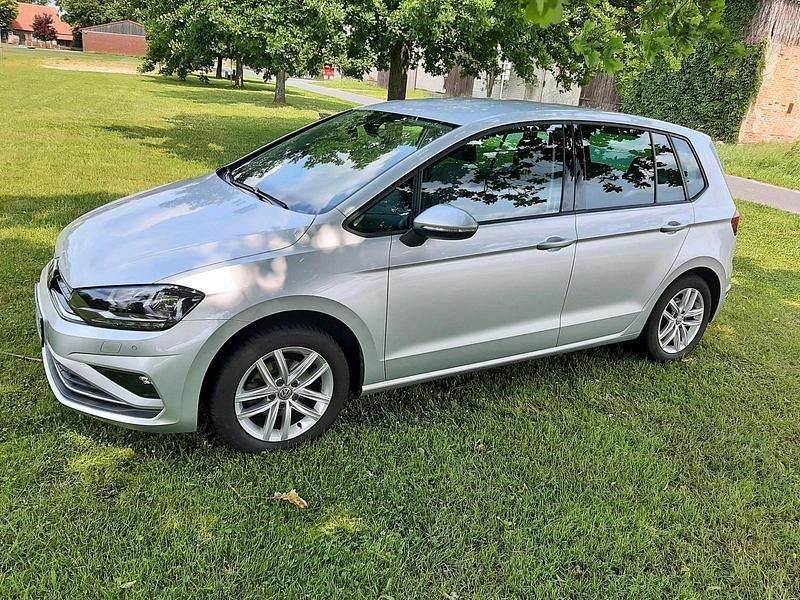 Silber Gebraucht 2019 VW Golf VII Comfortline Limousine | 15.450 € (Fairer Preis) - Bild 1/4