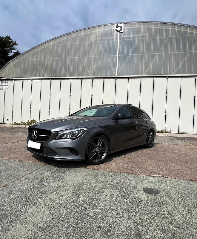Andere farben Gebraucht 2019 Mercedes CLA200 Shooting Brake Urban Kombi | 19.900 € (Superpreis) - Bild 1/4