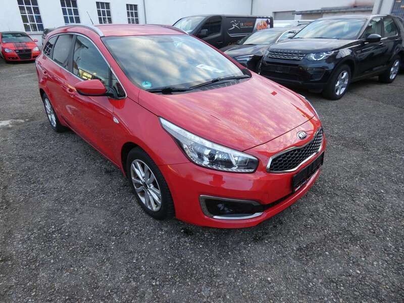 Rot Gebraucht 2017 Kia Ceed Sportswagon DREAM-TEAM Edition Kombi | 8.990 € - Bild 1/4