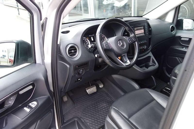 Usado Mercedes Vito 190 HP (139 kW) 2016 Prateado Van