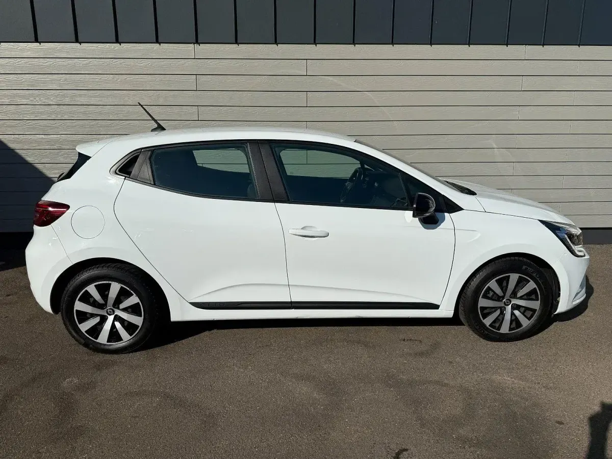 Gebraucht Renault Clio V Equilibre 67 PS (49 kW) 2023 Weiß Limousine