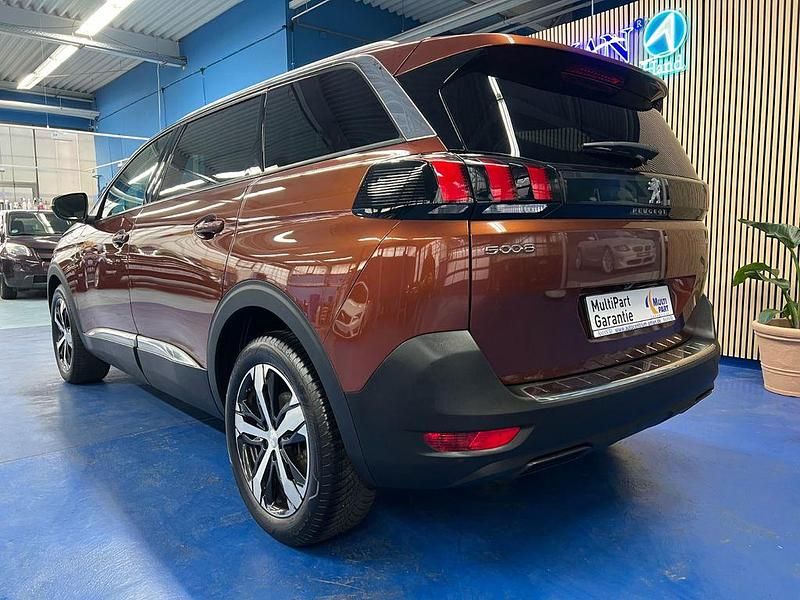 Gebraucht Peugeot 5008 Allure 131 PS (96 kW) 2022 Braun SUV