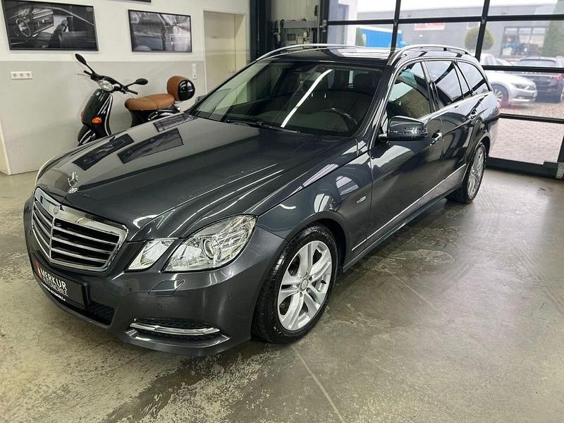 Grau Gebraucht 2011 Mercedes E250 Avantgarde Limousine | 11.999 € (Fairer Preis) - Bild 1/3