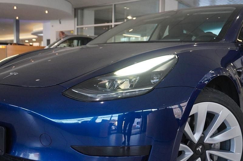 Gebraucht Tesla Model 3 Standard Range 239 kW (325 PS) 2022 Blau metallic Limousine